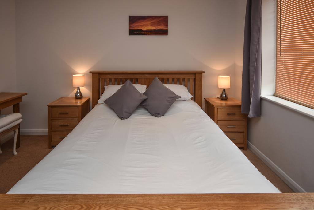 Parc Y Bryn Serviced Apartments Аберистуит Экстерьер фото