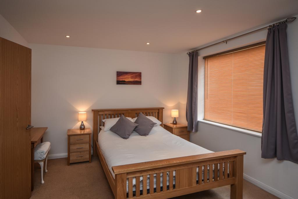 Parc Y Bryn Serviced Apartments Аберистуит Экстерьер фото